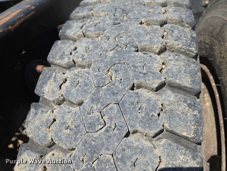 image for item EO0830 2007 International 9400i semi truck