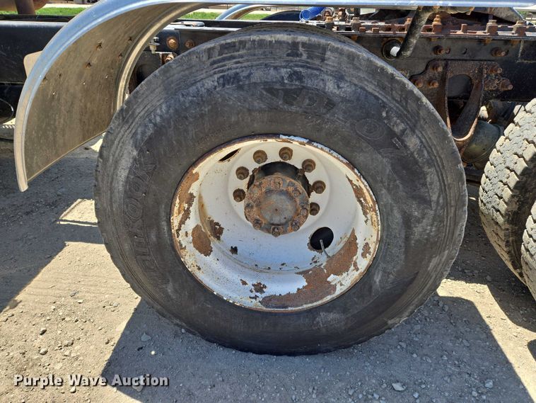 image for item EO0830 2007 International 9400i semi truck