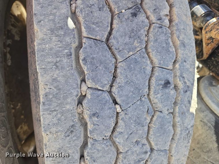 image for item EO0830 2007 International 9400i semi truck