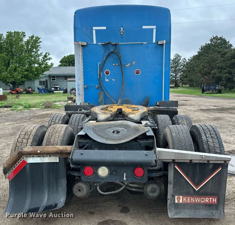 image for item EQ4711 1997 Kenworth T600 semi truck