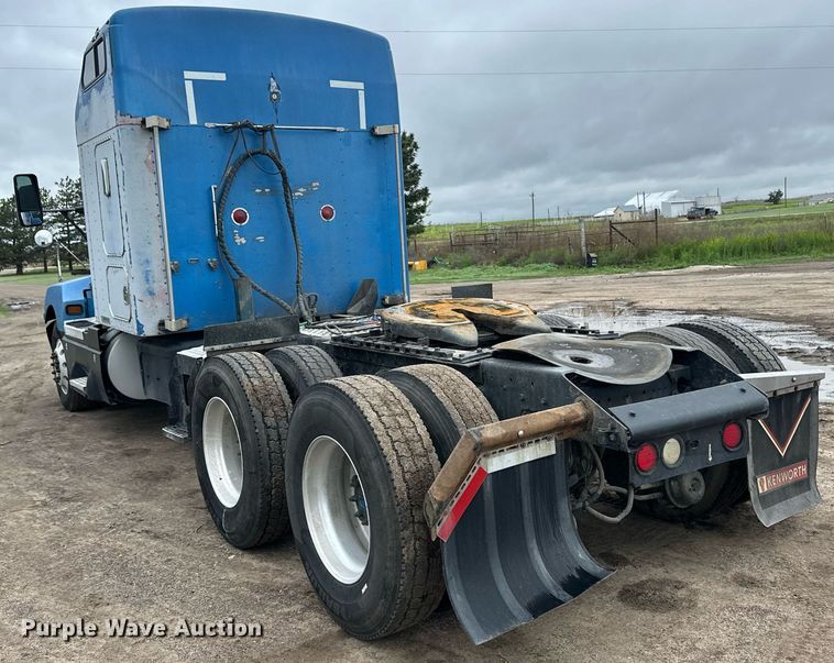 image for item EQ4711 1997 Kenworth T600 semi truck