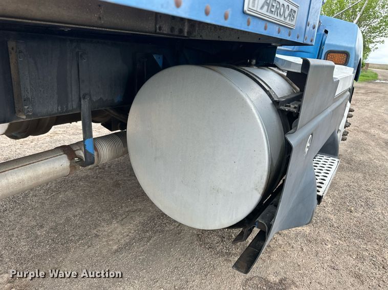 image for item EQ4711 1997 Kenworth T600 semi truck