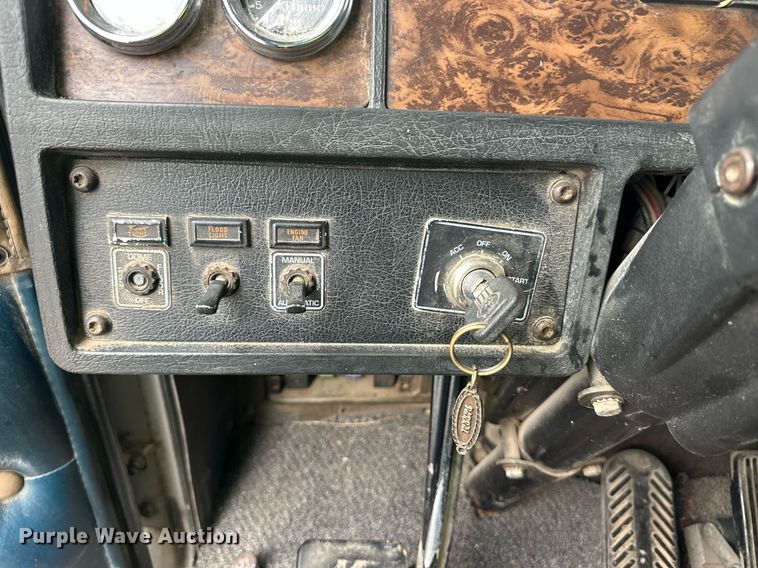 image for item EQ4711 1997 Kenworth T600 semi truck