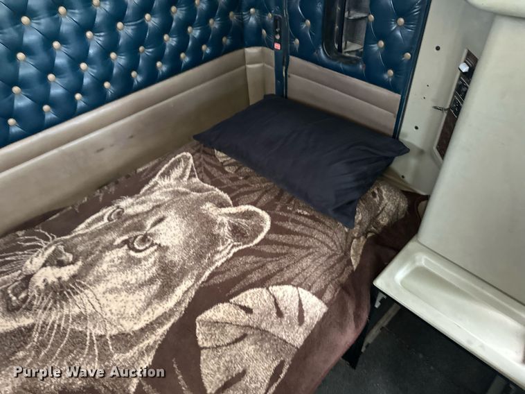 image for item EQ4711 1997 Kenworth T600 semi truck