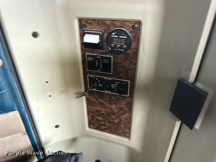 image for item EQ4711 1997 Kenworth T600 semi truck