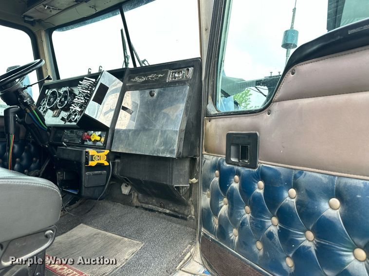 image for item EQ4711 1997 Kenworth T600 semi truck