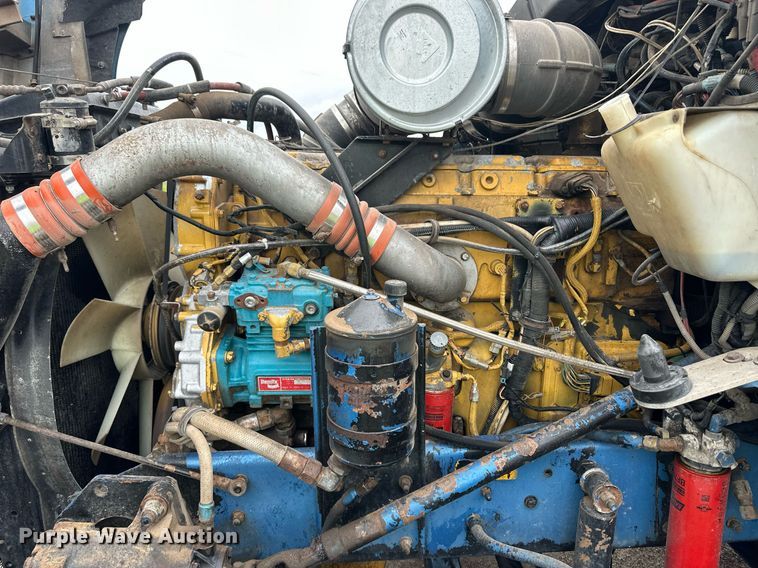 image for item EQ4711 1997 Kenworth T600 semi truck