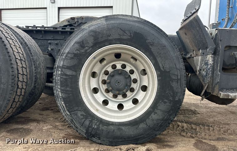 image for item EQ4711 1997 Kenworth T600 semi truck