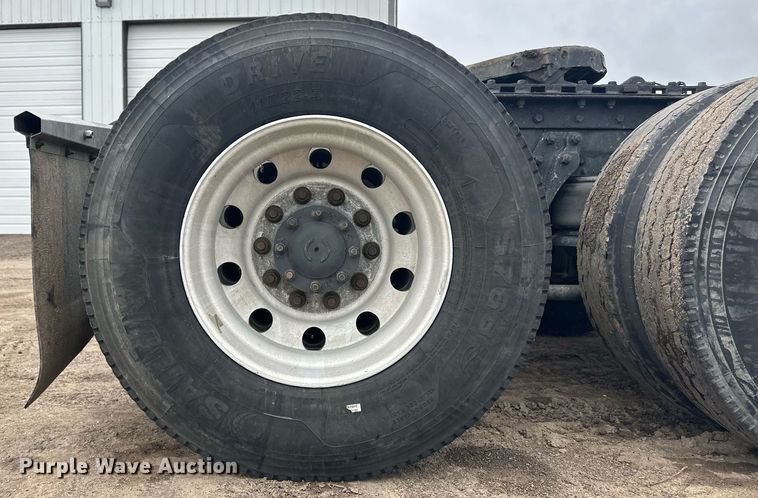 image for item EQ4711 1997 Kenworth T600 semi truck