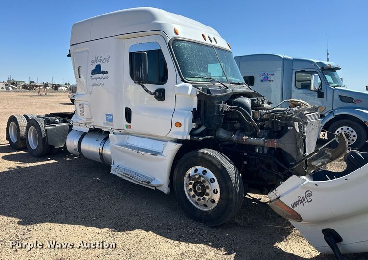 image for item EQ4789 2014 Freightliner Cascadia semi truck