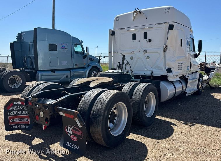 image for item EQ4789 2014 Freightliner Cascadia semi truck