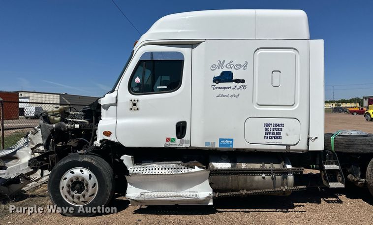 image for item EQ4789 2014 Freightliner Cascadia semi truck