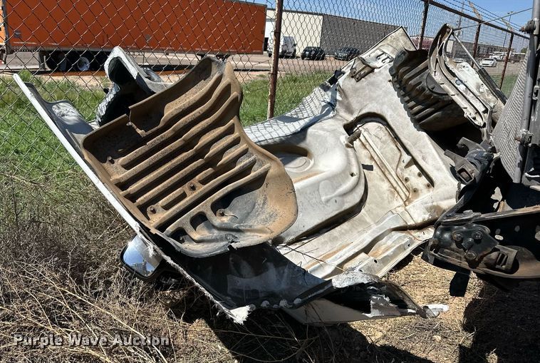 image for item EQ4789 2014 Freightliner Cascadia semi truck