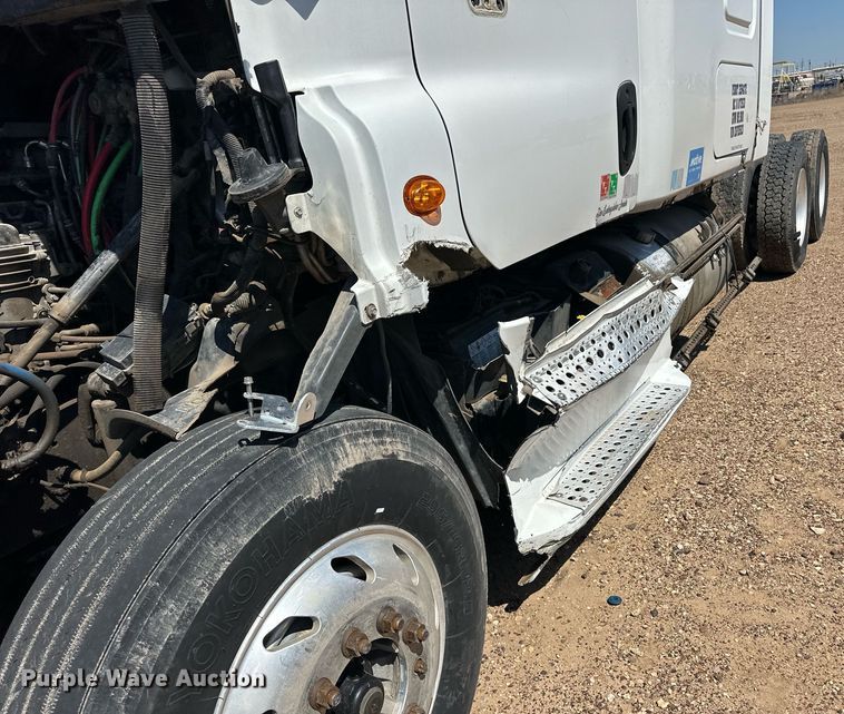 image for item EQ4789 2014 Freightliner Cascadia semi truck