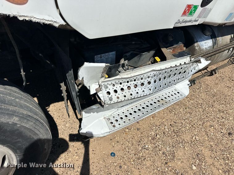 image for item EQ4789 2014 Freightliner Cascadia semi truck