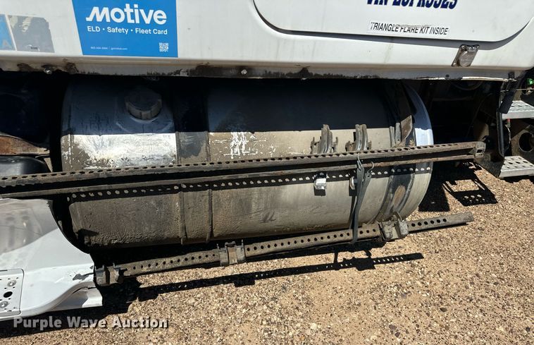 image for item EQ4789 2014 Freightliner Cascadia semi truck