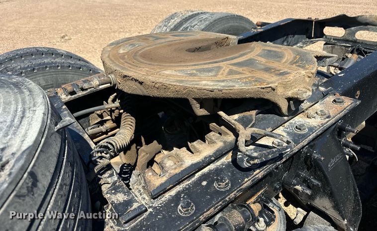 image for item EQ4789 2014 Freightliner Cascadia semi truck