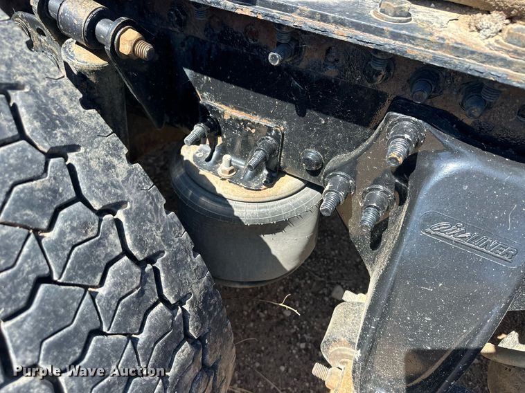 image for item EQ4789 2014 Freightliner Cascadia semi truck