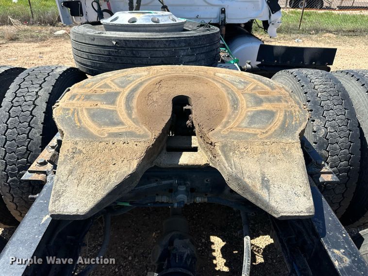 image for item EQ4789 2014 Freightliner Cascadia semi truck