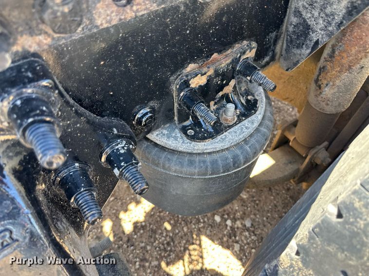 image for item EQ4789 2014 Freightliner Cascadia semi truck