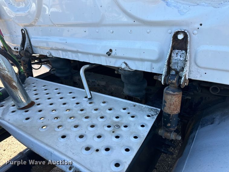 image for item EQ4789 2014 Freightliner Cascadia semi truck