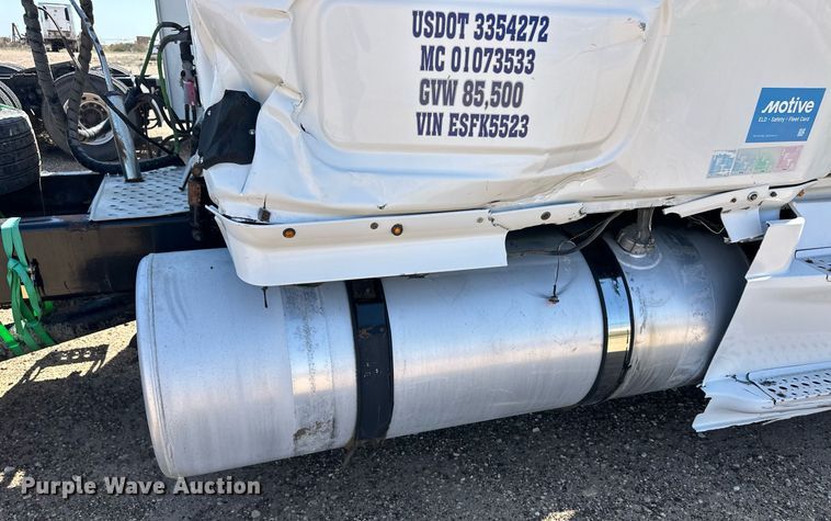 image for item EQ4789 2014 Freightliner Cascadia semi truck