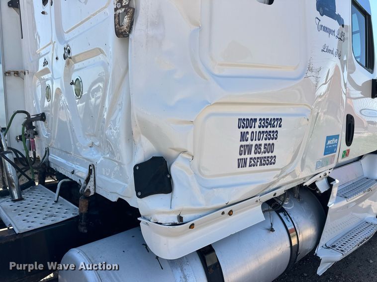 image for item EQ4789 2014 Freightliner Cascadia semi truck