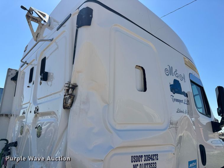 image for item EQ4789 2014 Freightliner Cascadia semi truck