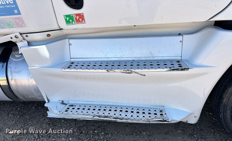 image for item EQ4789 2014 Freightliner Cascadia semi truck