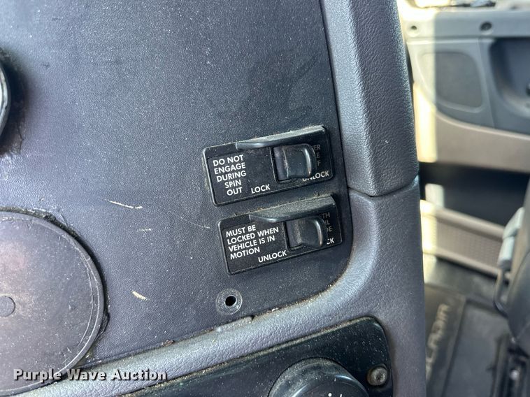 image for item EQ4789 2014 Freightliner Cascadia semi truck