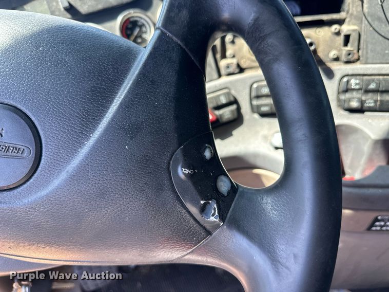 image for item EQ4789 2014 Freightliner Cascadia semi truck