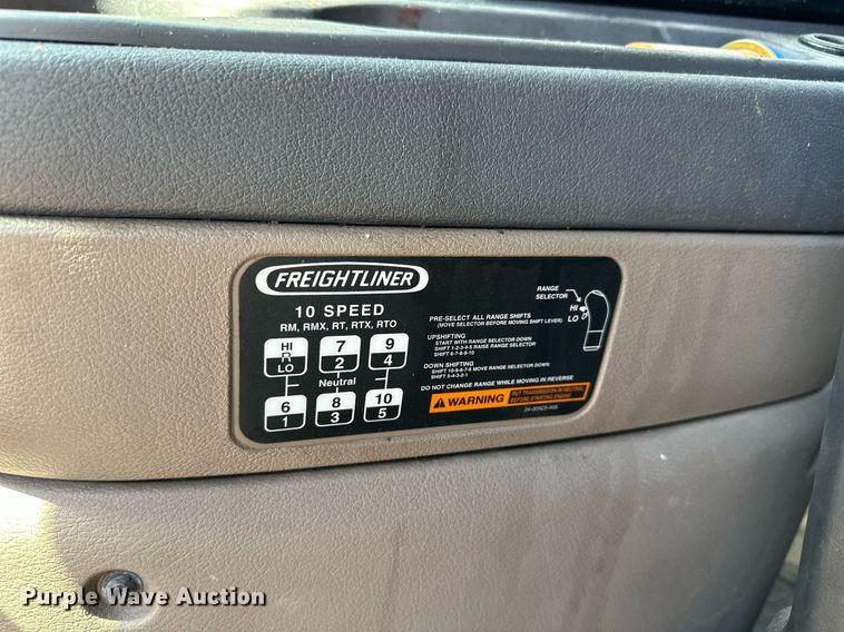 image for item EQ4789 2014 Freightliner Cascadia semi truck