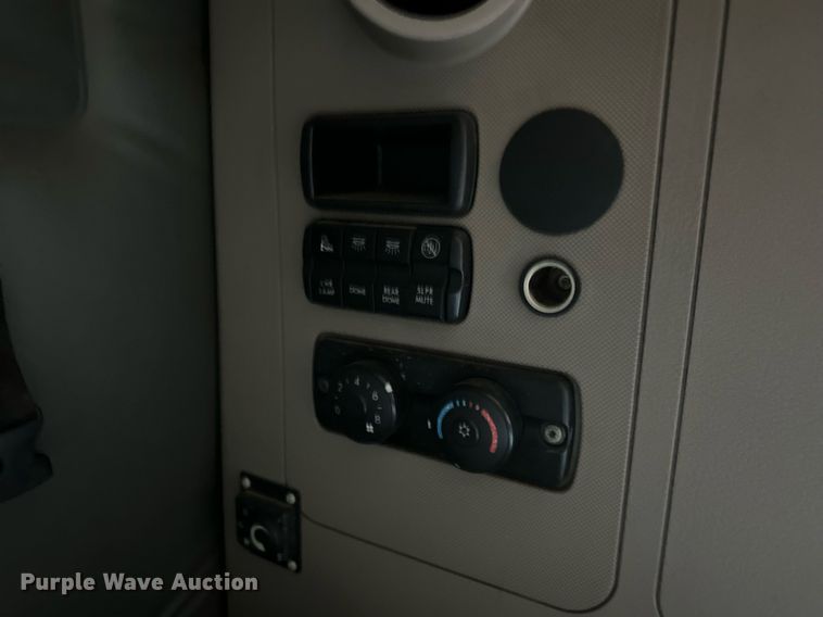 image for item EQ4789 2014 Freightliner Cascadia semi truck