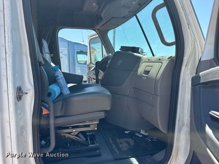 image for item EQ4789 2014 Freightliner Cascadia semi truck