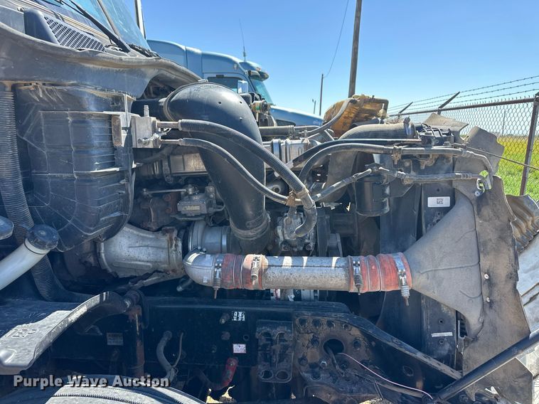 image for item EQ4789 2014 Freightliner Cascadia semi truck