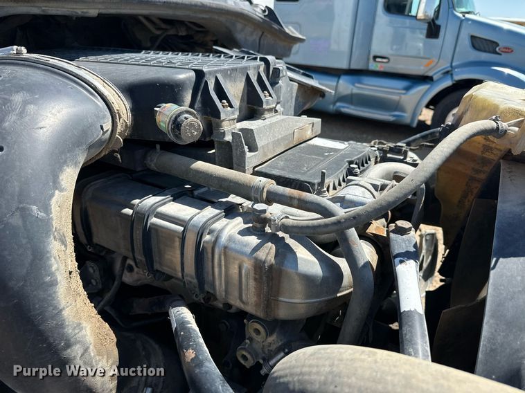 image for item EQ4789 2014 Freightliner Cascadia semi truck