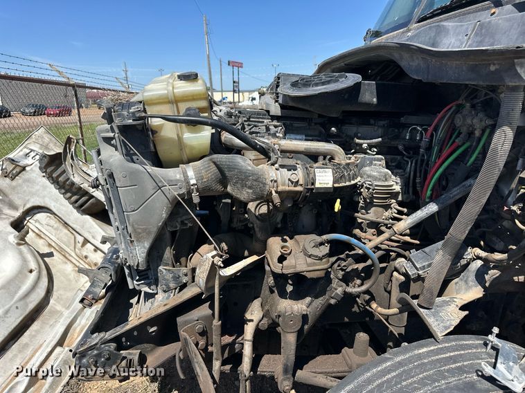 image for item EQ4789 2014 Freightliner Cascadia semi truck