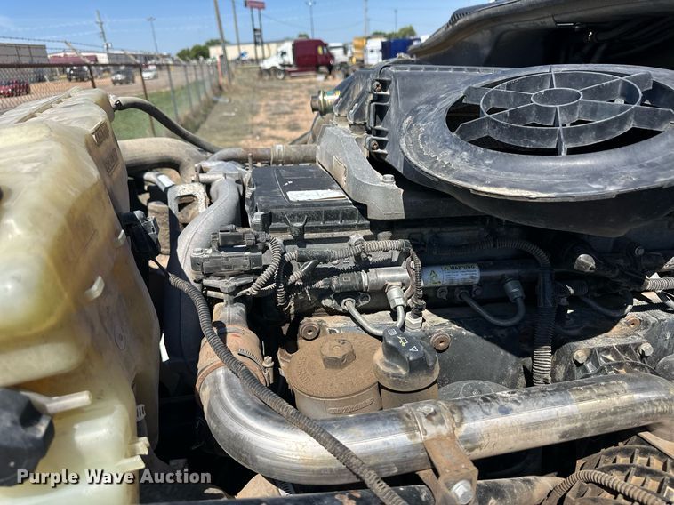 image for item EQ4789 2014 Freightliner Cascadia semi truck