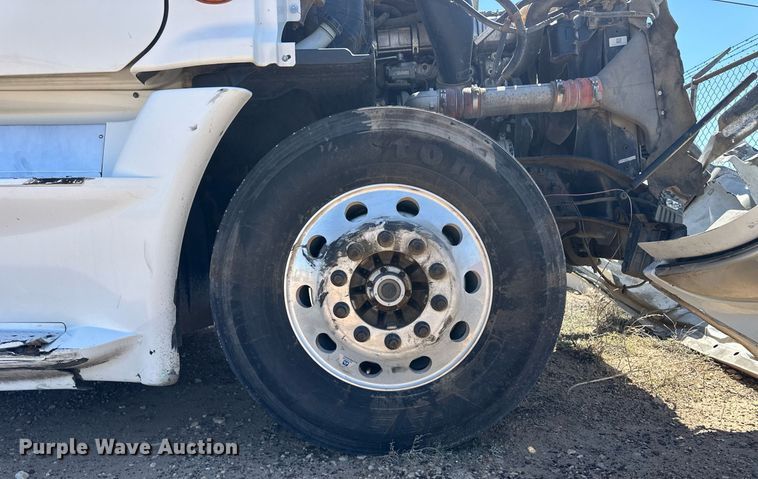 image for item EQ4789 2014 Freightliner Cascadia semi truck