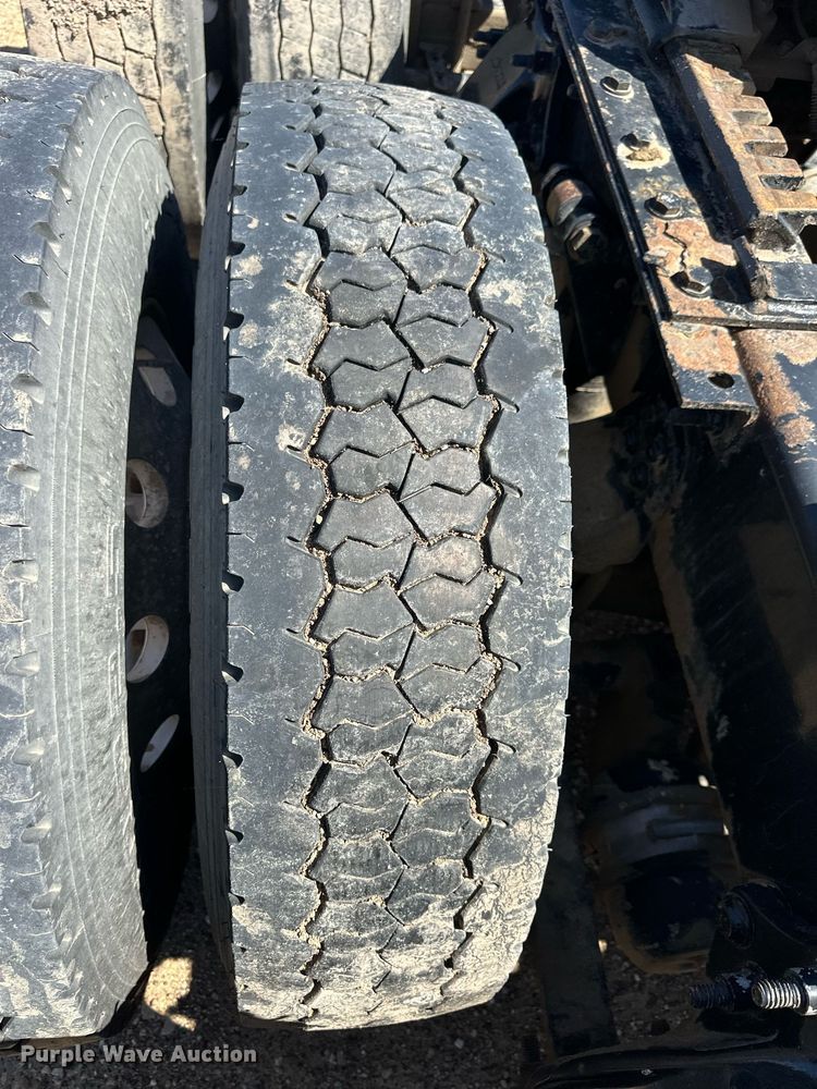 image for item EQ4789 2014 Freightliner Cascadia semi truck