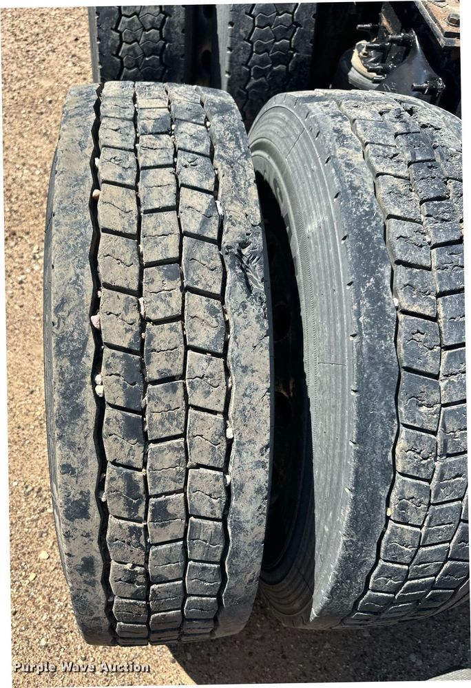 image for item EQ4789 2014 Freightliner Cascadia semi truck