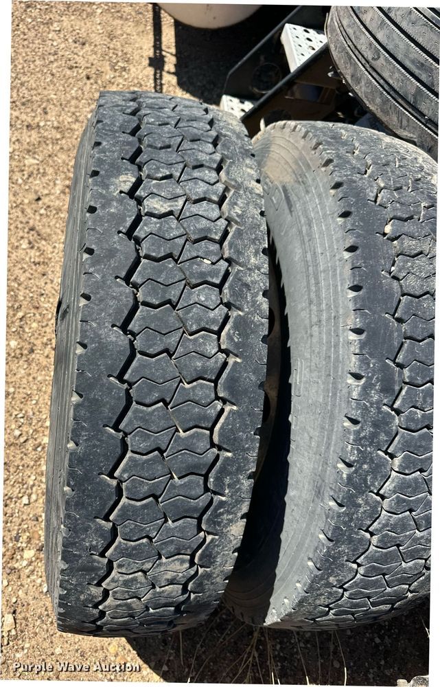 image for item EQ4789 2014 Freightliner Cascadia semi truck