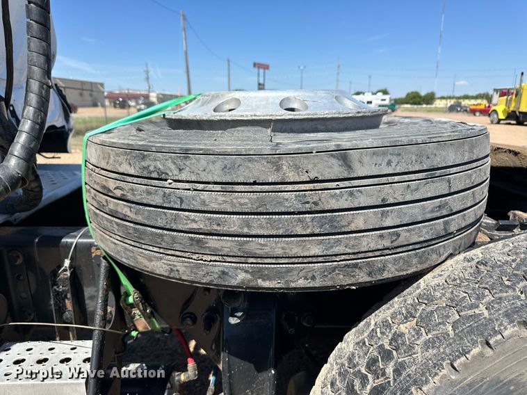 image for item EQ4789 2014 Freightliner Cascadia semi truck