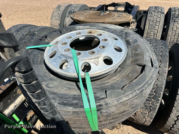 image for item EQ4789 2014 Freightliner Cascadia semi truck