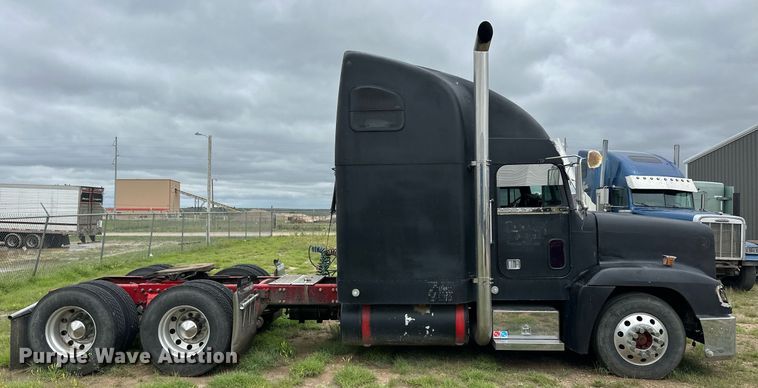 image for item EQ4860 1998 Freightliner FLD120 semi truck