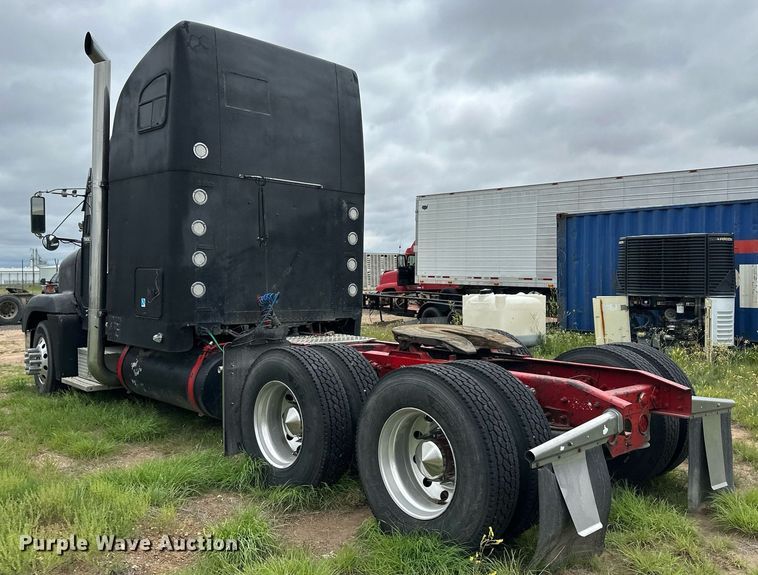 image for item EQ4860 1998 Freightliner FLD120 semi truck