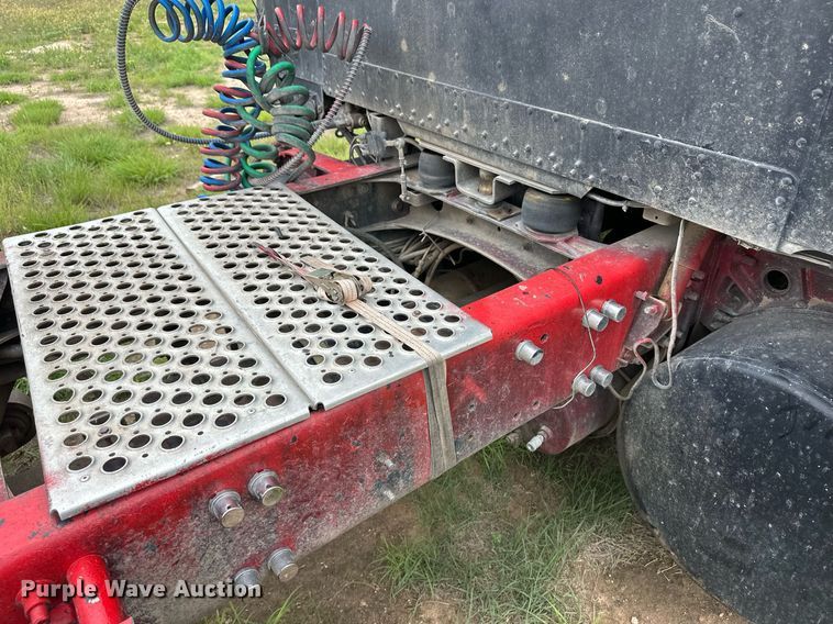 image for item EQ4860 1998 Freightliner FLD120 semi truck