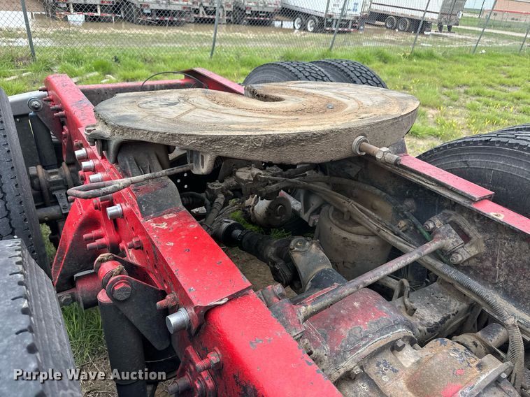 image for item EQ4860 1998 Freightliner FLD120 semi truck