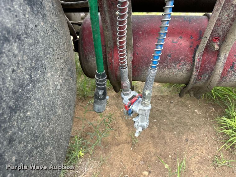 image for item EQ4860 1998 Freightliner FLD120 semi truck