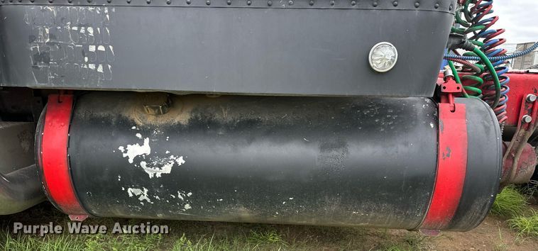 image for item EQ4860 1998 Freightliner FLD120 semi truck